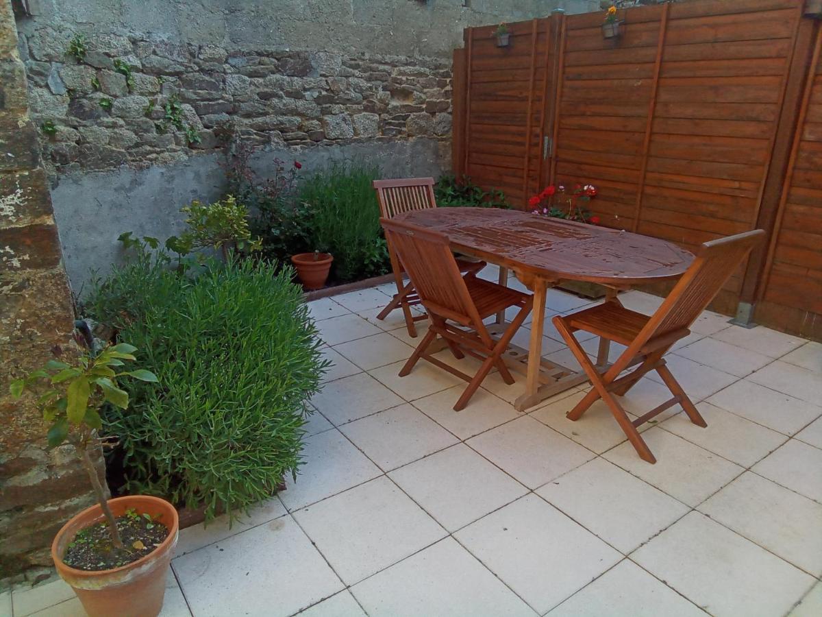 La Chambre De La Boule D 'Or Lanvallay Exterior photo